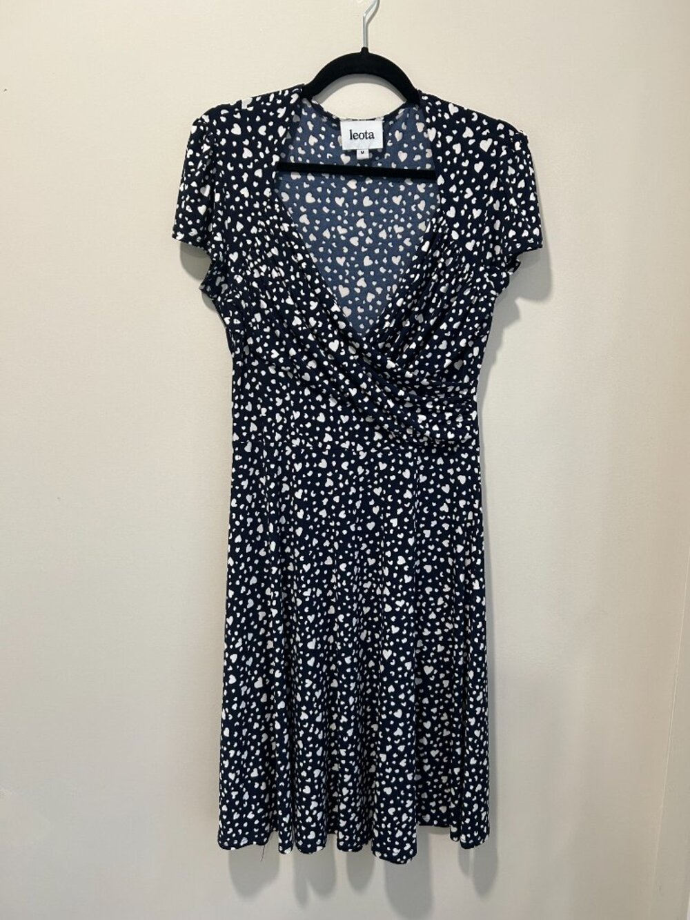 Leota Black White Heart Print Faux Wrap Dress Medium Fit & Flare Stretch Chic - Picture 2 of 9